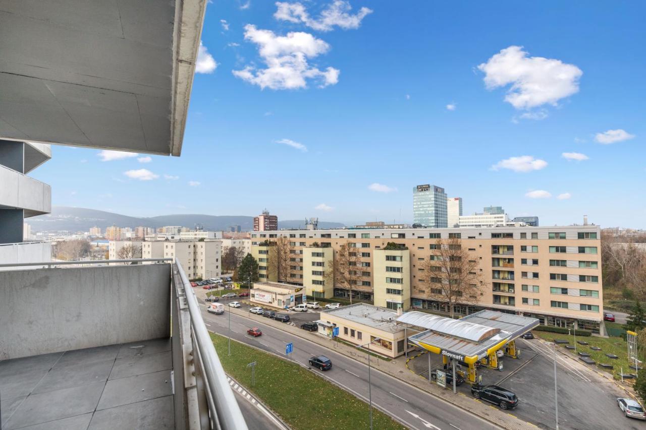 Lam Stadium 2 - Terrace Bratislava Buitenkant foto